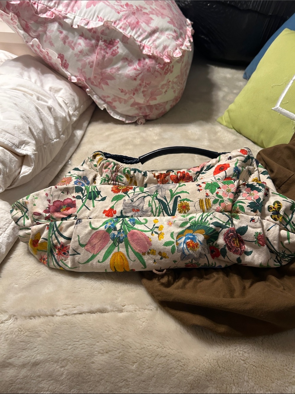Gucci Floral Canvas Shoulder Bag in Cream with Multicolor Flower Print - Picture 9 of 9